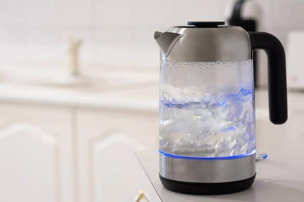 Effortless Soda Creations: OmniFizz Sparkling Water Maker in Arctic Blue